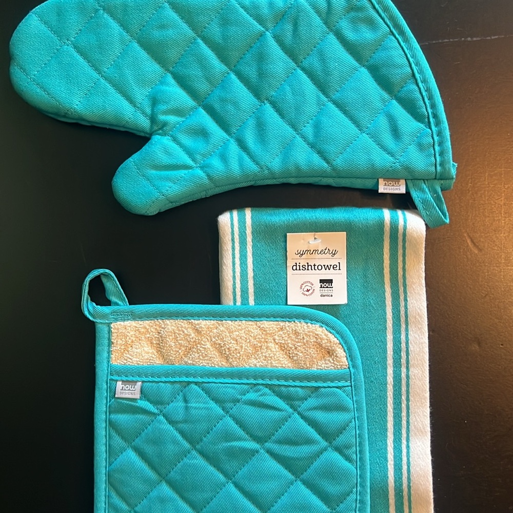 “Bali blue” cotton dishtowel, potholder & cotton oven mitt set-NWT/flaw in towel